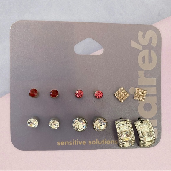12 Pairs of Stud Earrings - Picture 2 of 3